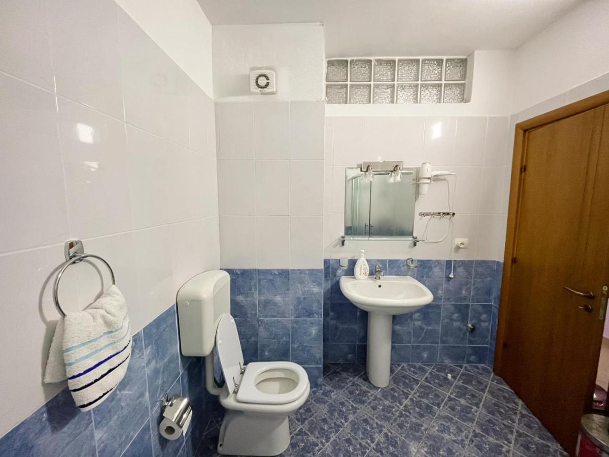 Coastal Retreat - Beach Apartment Vlorë Екстериор снимка